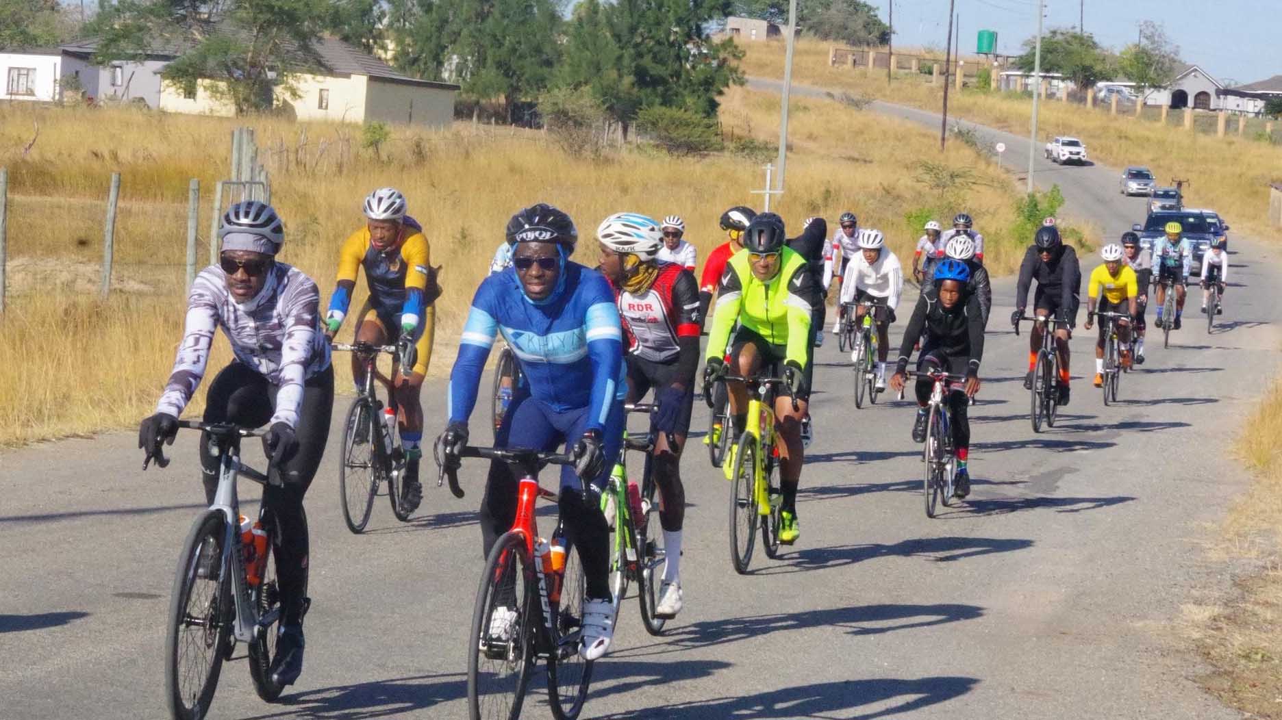 A formidable contingent of cyclists tears down Mafutseni Road during the arduous AlphaSZ Border2Border Cycle Tour. (File pic)